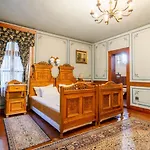 Hotel Old Legends