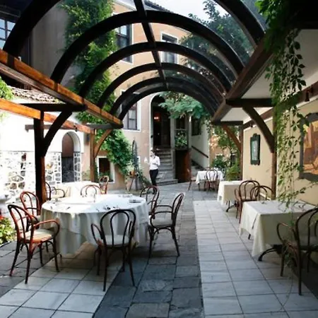 Old Legends Hotel 5*