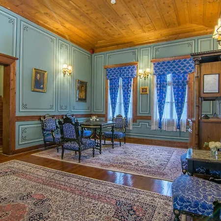 Хотел Old Legends