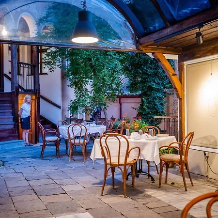 Хотел Old Legends 5*